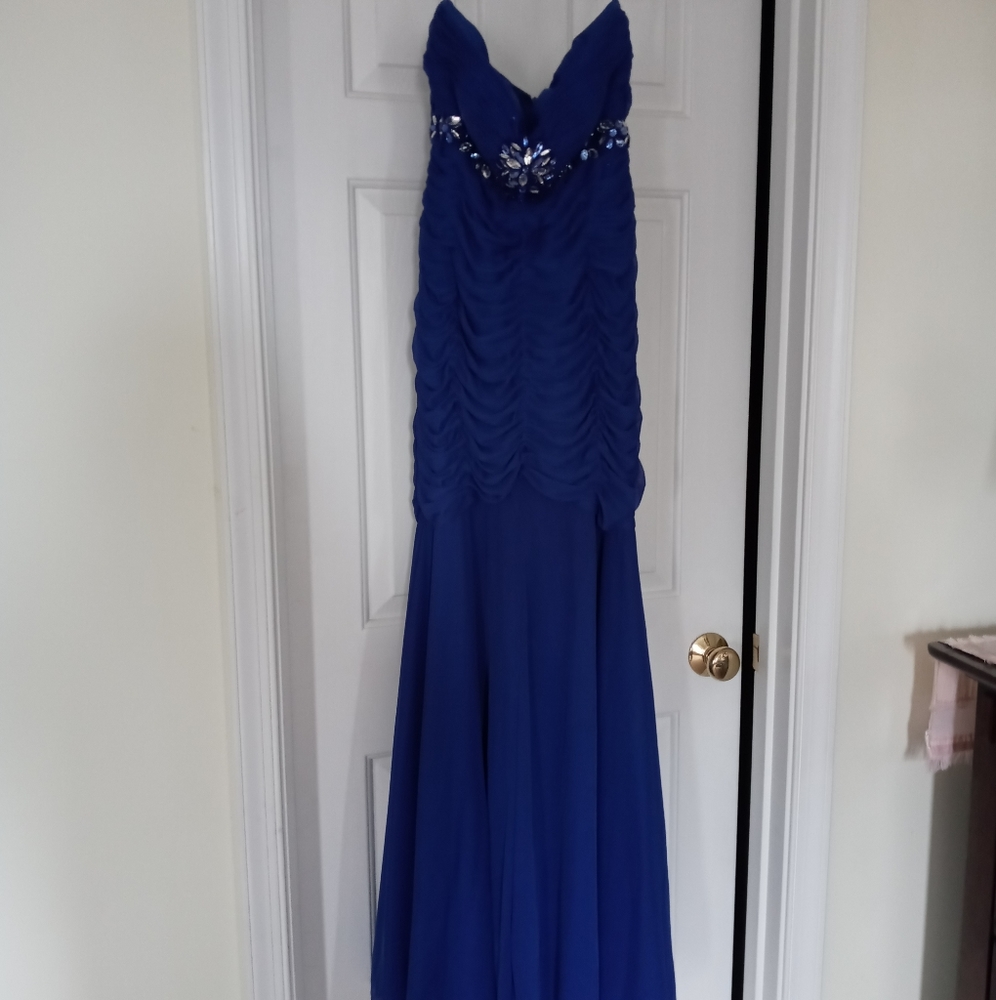 Dress/Gown